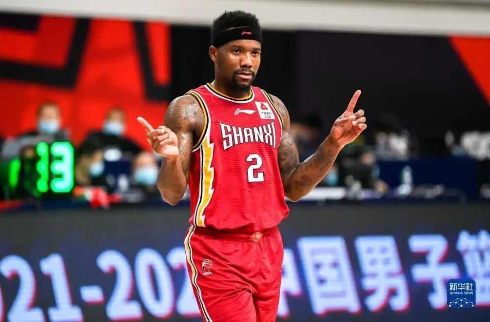 TA透露，双方这份合同中包含一个条款，表明如果未来安切洛蒂因为某些原因不再继续担任皇马主帅，也可能继续留在俱乐部担任其他职务。